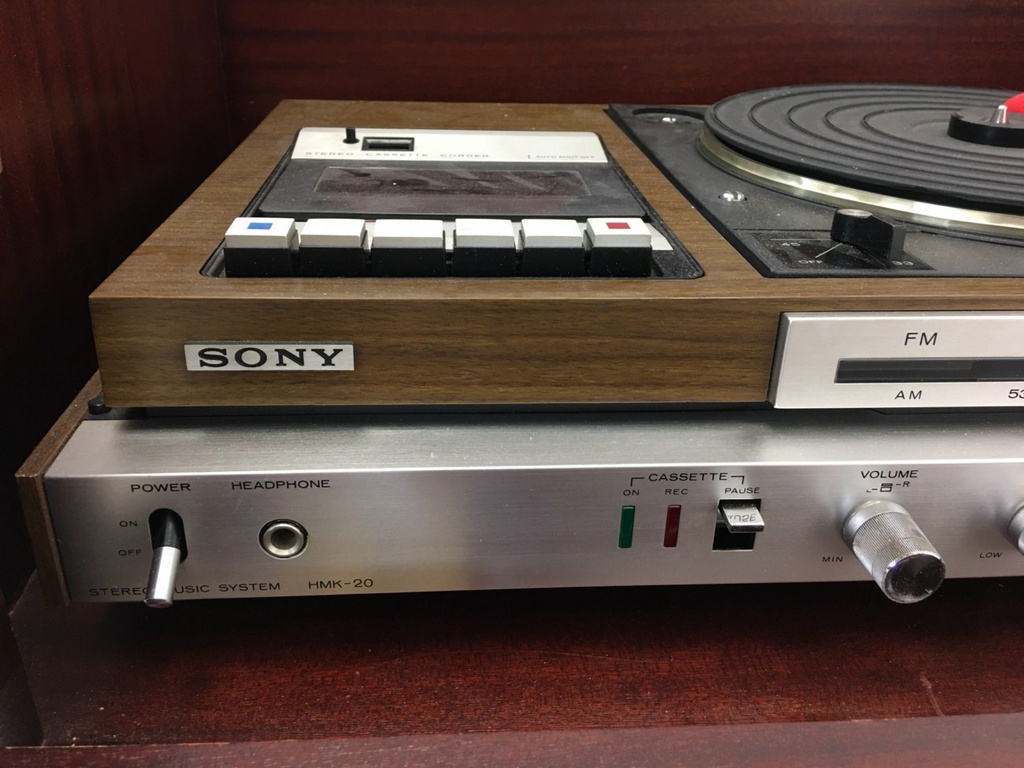 ac0380_komoda_su_patefonu_6_.jpg