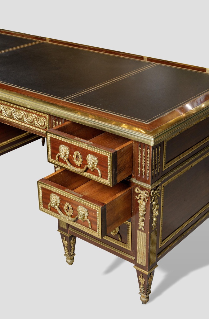 LouisXVI-writing-table-pedestal-desk-rasomasis-stalas-10.jpeg