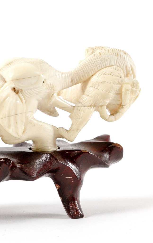 Ivory-sculpture-tiger-elephant-dramblio kaulo skulptura-8.jpg
