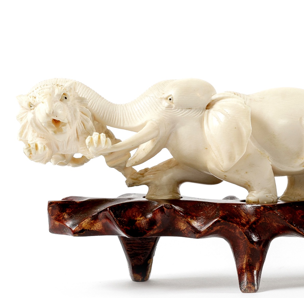 Ivory-sculpture-tiger-elephant-dramblio kaulo skulptura-4.jpg