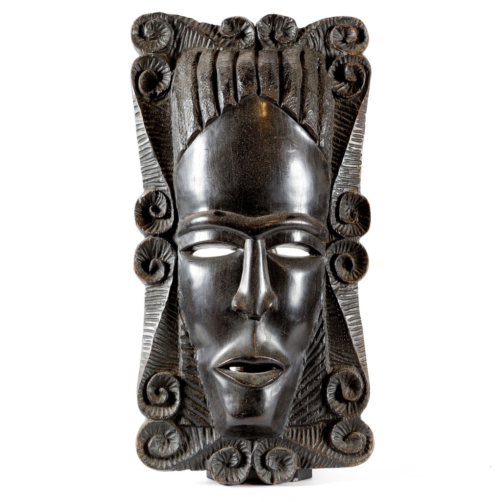 Tribal-art-african-redwood-mask-raudonmedzio-kauke-1.jpg