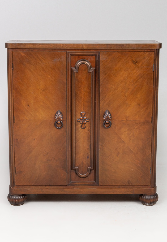 Serving cabinet