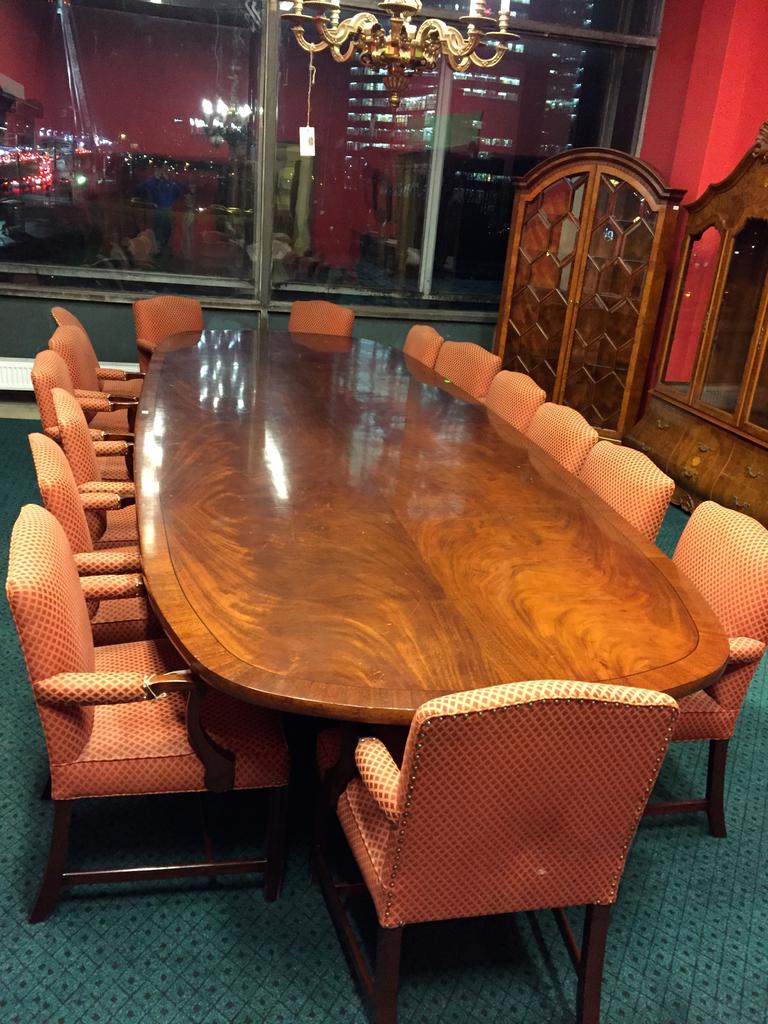 Suur koosoleku laud + 15 tooli