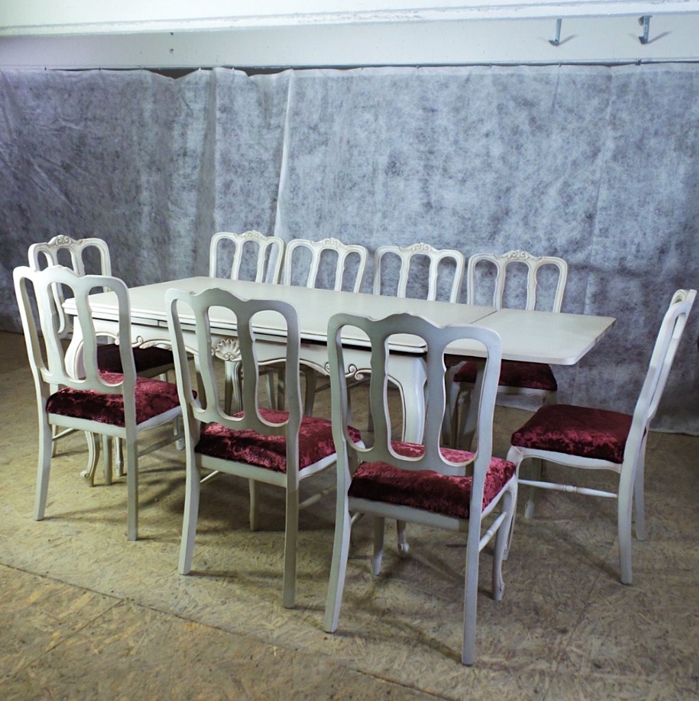 Stalas su 9 kėdėmis