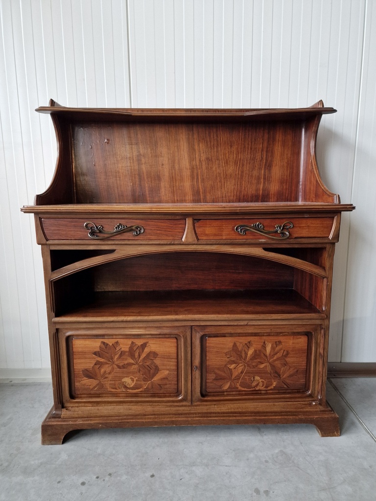 Serving cabinet