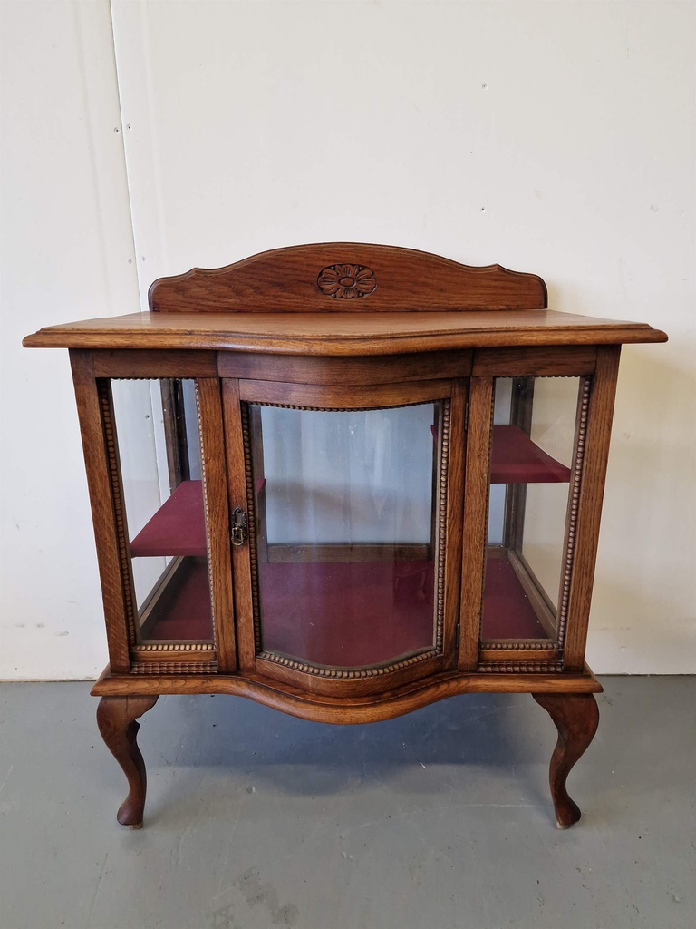 Serving cabinet