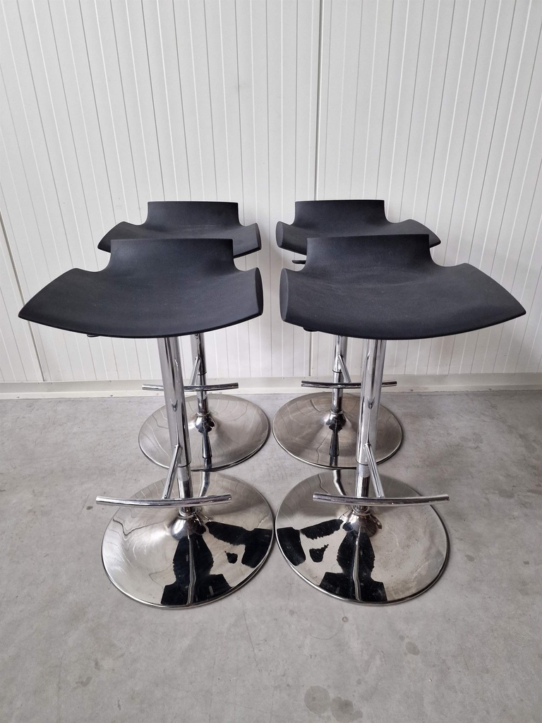 Bar stools (4 pcs)