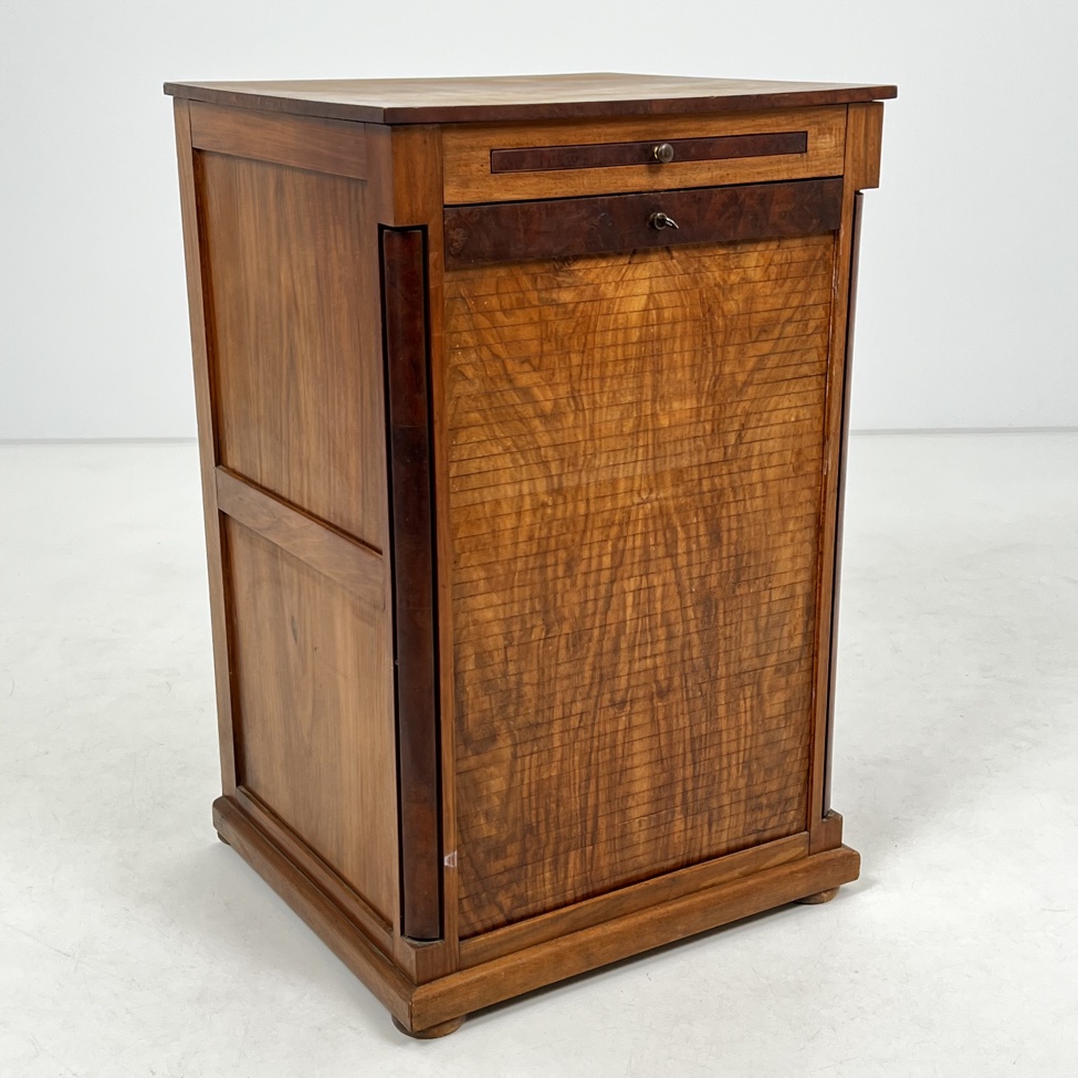 Serving cabinet